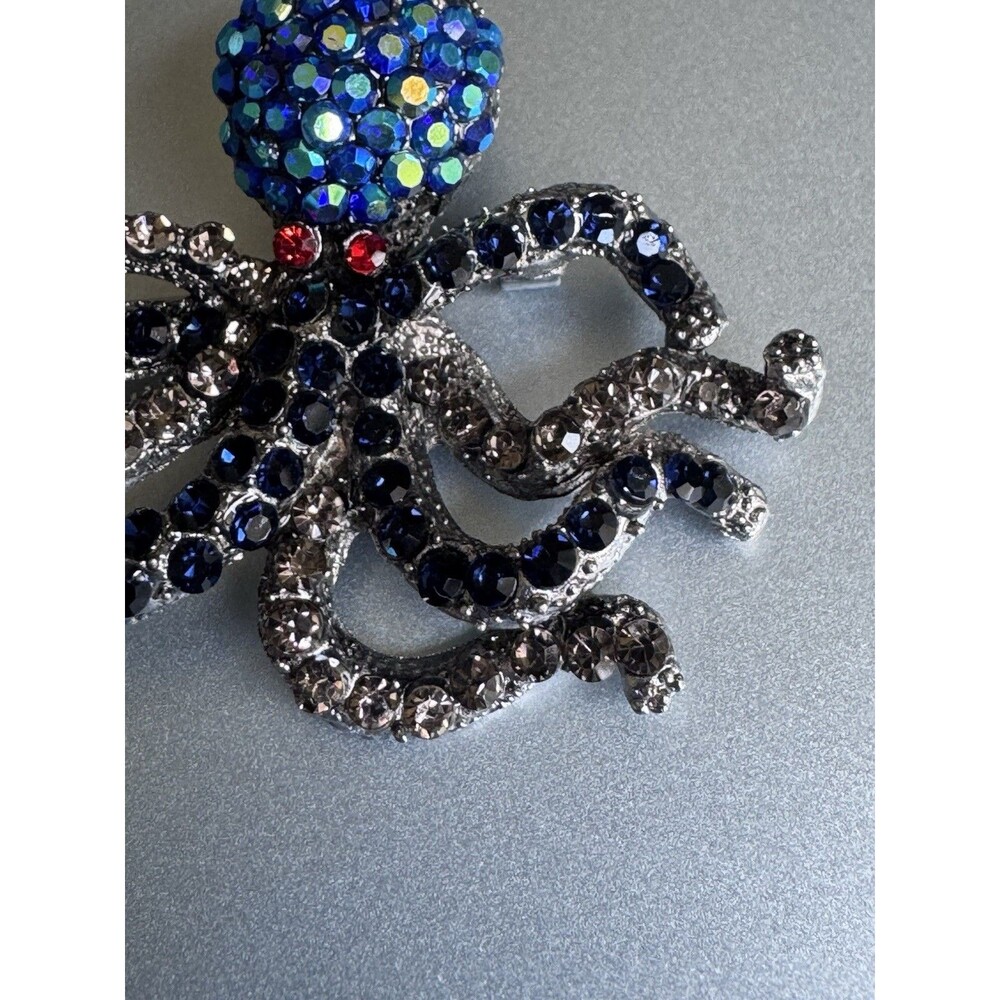 Vintage Octopus Eye catching Brooch In Dark Metal And Silver tone In Rhinestones - Picture 4 of 8